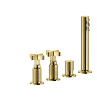 GESSI INCISO смеситель для ванны на 4 отверстия для наполнения через слив-перелив, переключатель, с ручным душем, цвет: золото - Gidratop.ru изображение