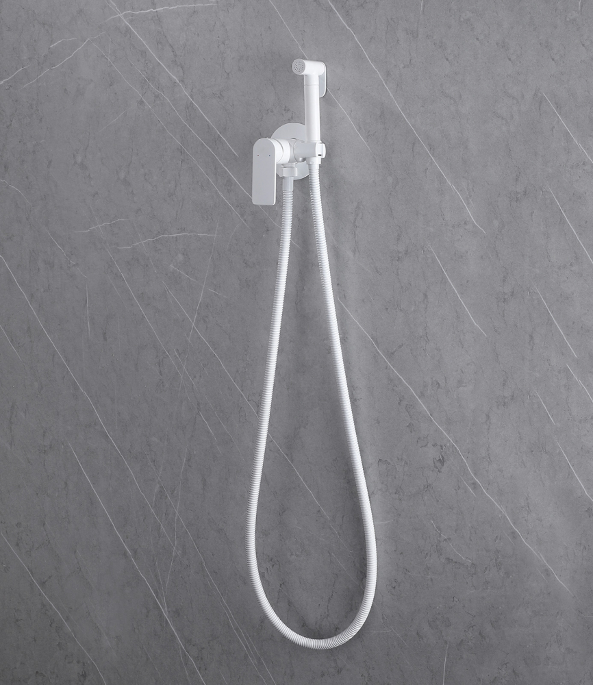 Смеситель ABBER Weiss Insel AF8025W с гигиеническим душем, белый - Gidratop.ru изображение