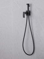 Смеситель ABBER Wasserfall AF8625B с гигиеническим душем, черный матовый - Gidratop.ru изображение